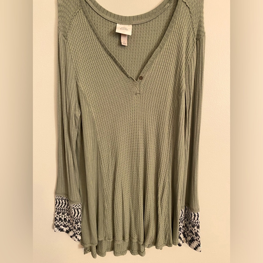 Knox Rose Long Sleeve Sage Green Top w Black & White detail on each sleeve